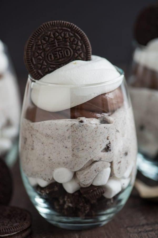 Parfait Golosi al Cioccolato, Cheesecake e Oreo con strati cremosi e croccanti