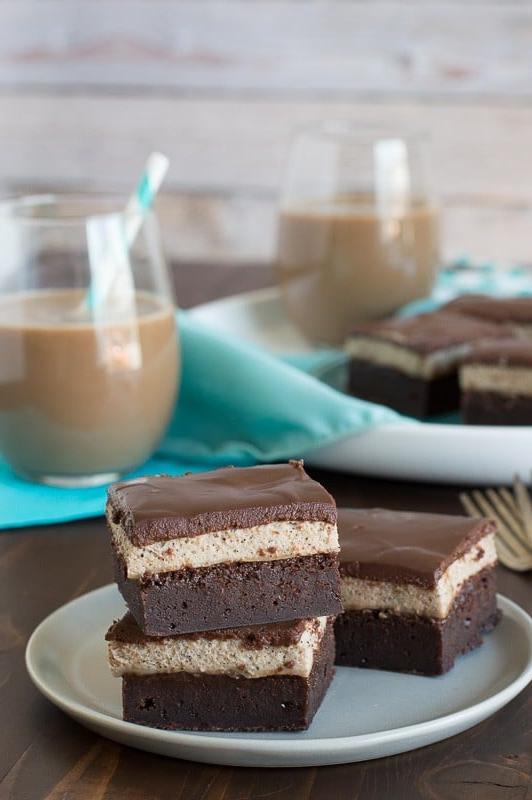 Brownies Stratificati Mocha Mousse - brownies perfettamente stratificati con mousse al mocha e ganache al cioccolato!