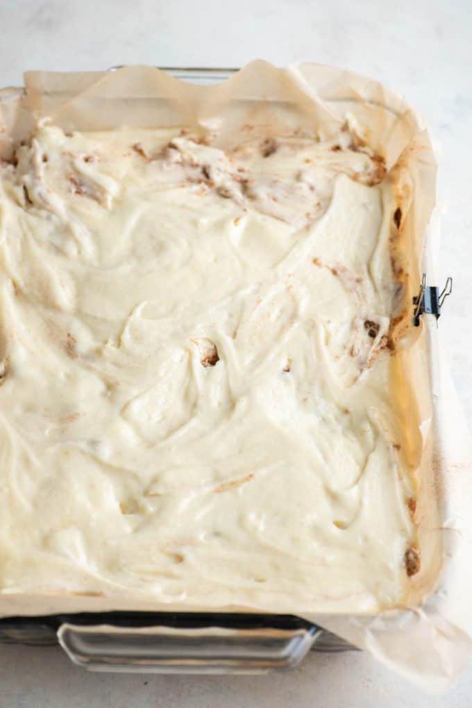 Ricetta Torta Umida al Caffè 14 Impasto di torta al caffè in una teglia foderata con carta forno