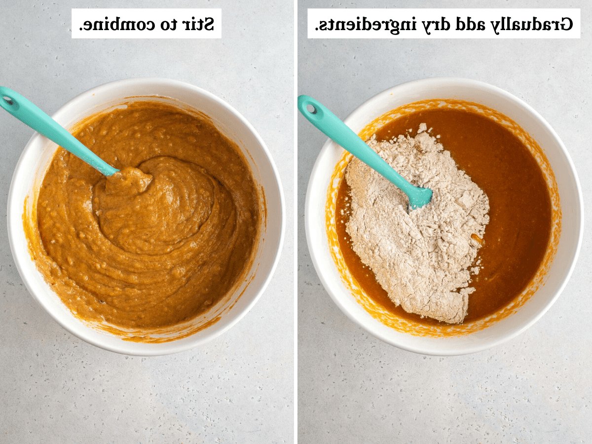 Aggiunta lenta degli ingredienti secchi alla miscela di zucca per l'impasto del pane di zucca senza glutine.