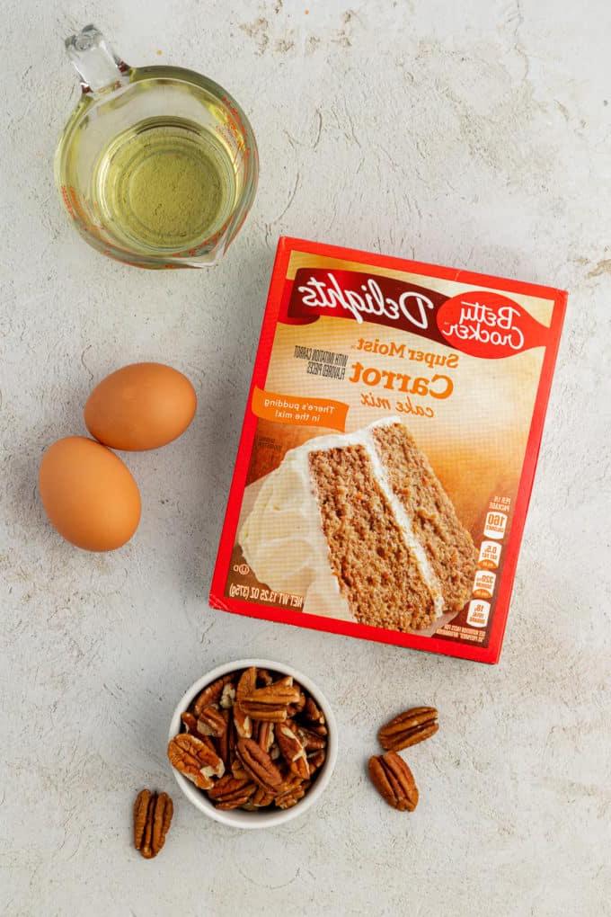 Fare Biscotti dal Mix per Torte 36 Ingredienti per biscotti torta di carote con preparato per torte, inclusi preparato per torta di carote, due uova, noci pecan e olio vegetale