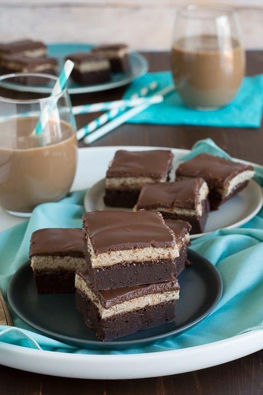 Brownies Stratificati Mocha Mousse - brownies perfettamente stratificati con mousse al mocha e ganache al cioccolato!