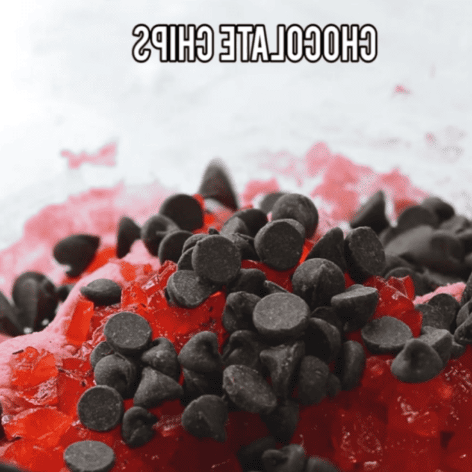 Ricetta dei Biscotti alle Amarene Maraschino 6 fasi di preparazione dei biscotti alle ciliegie dopo l'aggiunta di ciliegie e cioccolato
