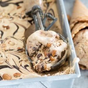 Gelato Moka Mandorle e Fudge 8 Gelato Moka Mandorle e Fudge Senza Gelatiera