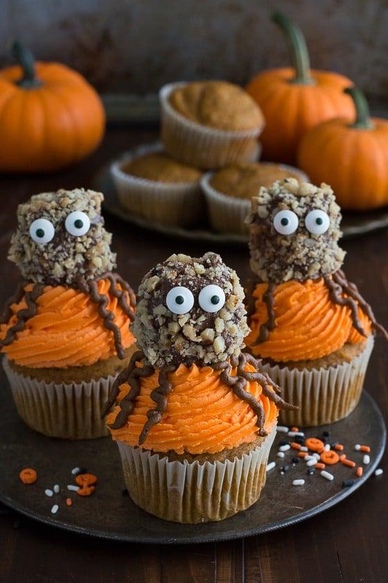 Divertenti cupcake ragno di zucca e noci per Halloween!