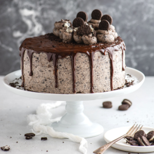 Come fare la torta Oreo 2 Torta Oreo intera su alzata per torte