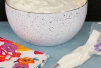 Effortless Piping Gel Stabilized Whipped Cream Frosting