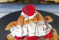 Strawberry Tiramisu Éclair Gems