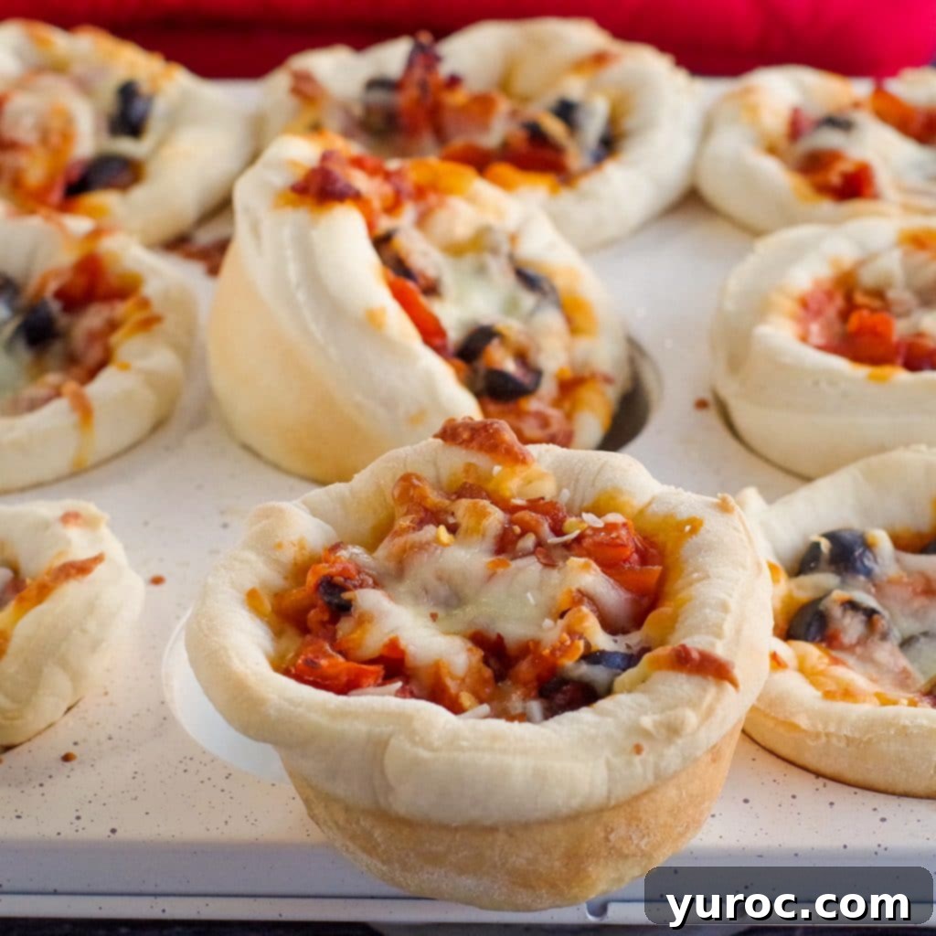 Şipşak 15 Dakika Pizza Hamuru 3 a muffin tin full of pizza cupcake with one pizza cupcake sitting on top in the front