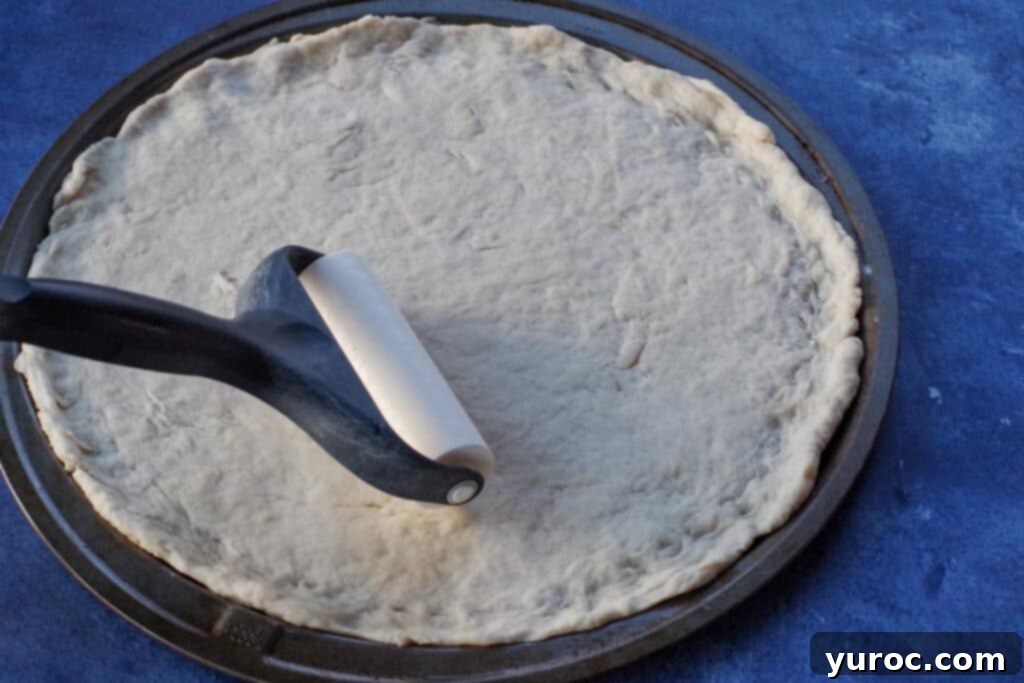 Şipşak 15 Dakika Pizza Hamuru 7 15 minute pizza dough rolled out onto pan