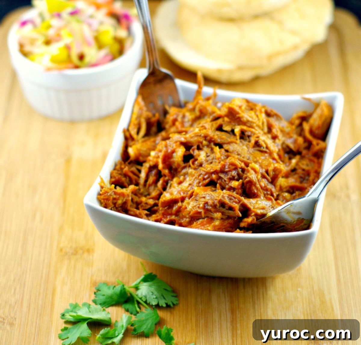 Slow cooker pulled pork recipe | #crockpotpulledpork - Foodmeanderings.com