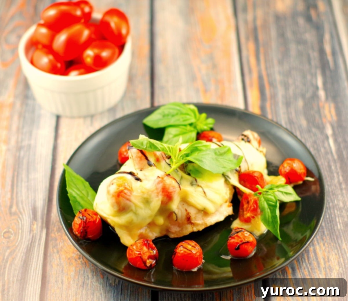 Caprese Sheet Pan Chicken dinner | Baked chicken breast recipes - Foodmeanderings.com