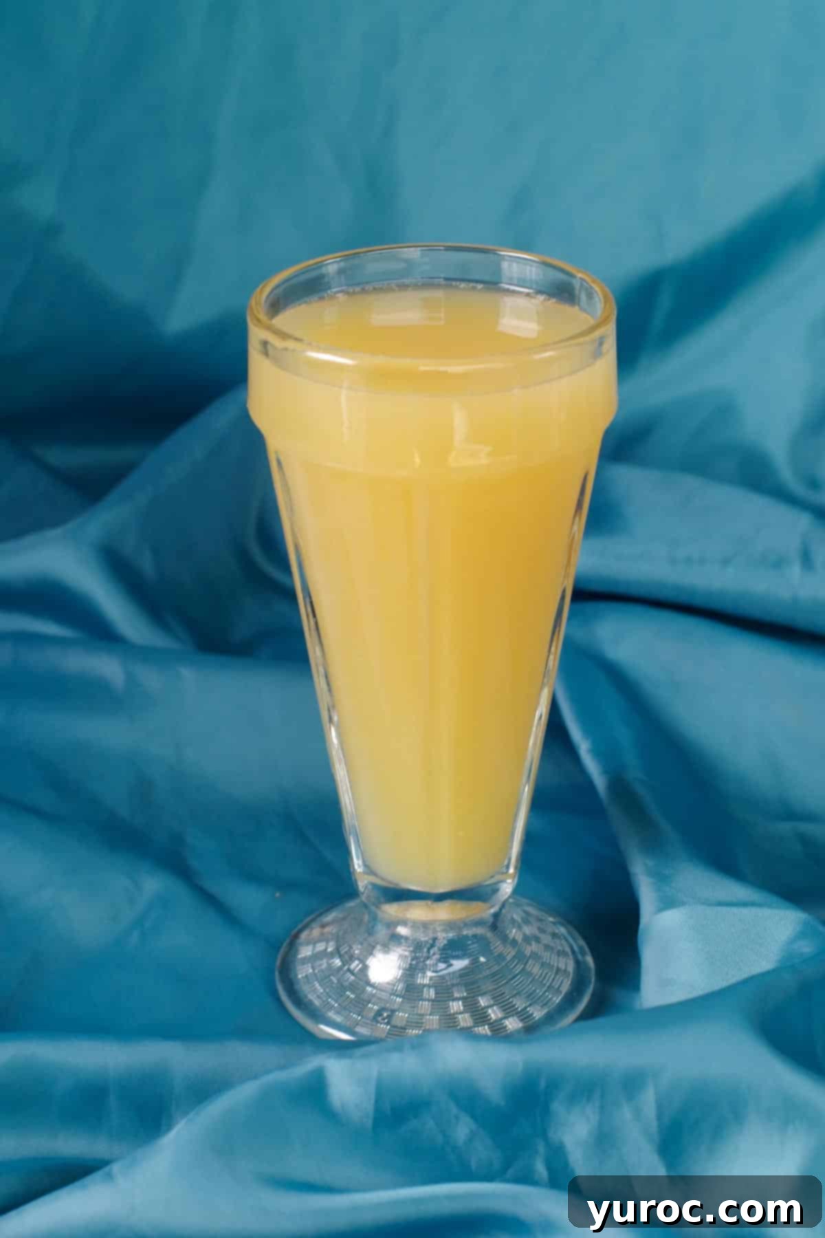 Shirley Temple Mocktail Recipe 6 Step 3: 1 part ginger ale added to the glass