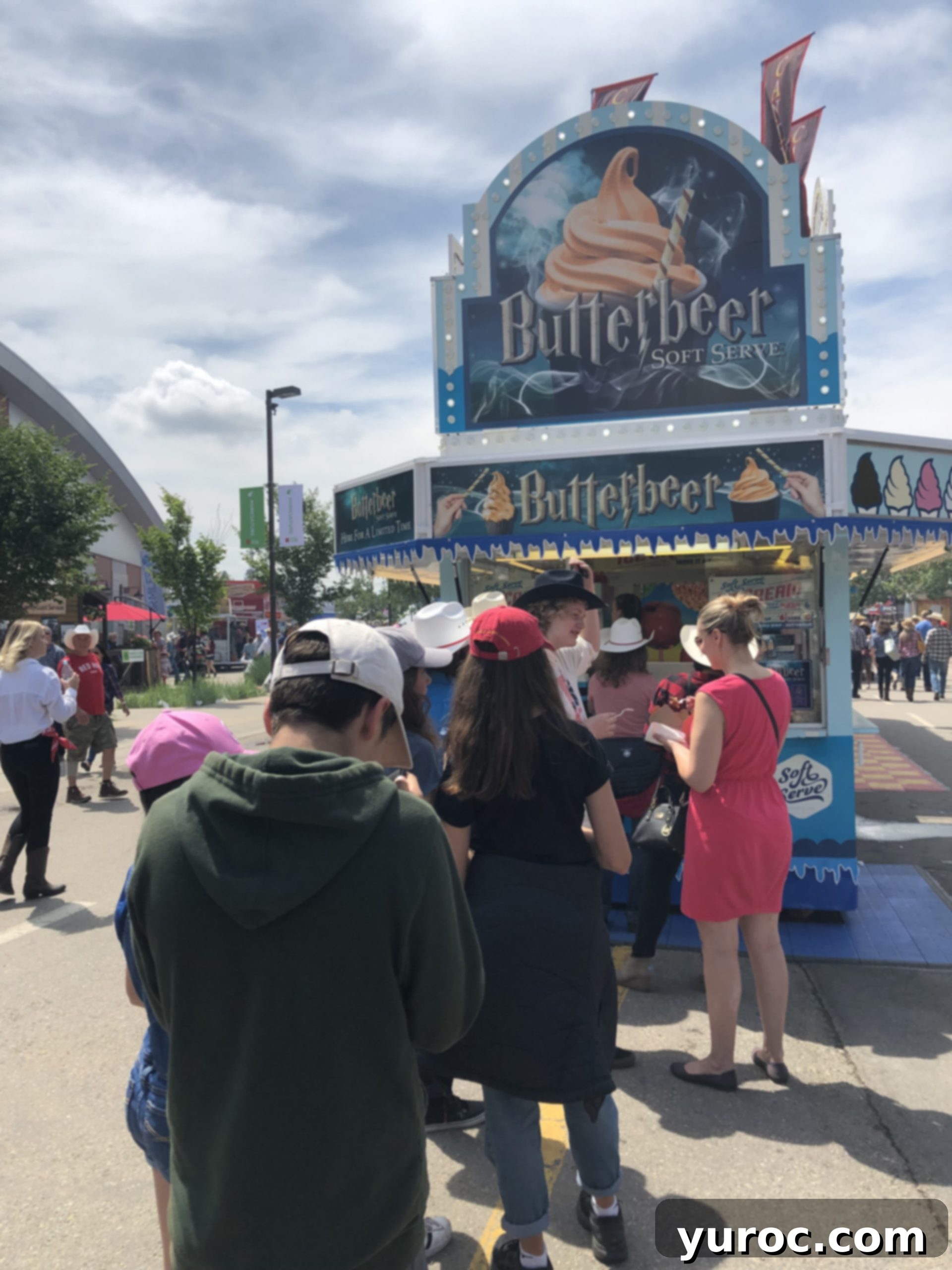 line up for butterbeer ice cream at Stampede 2019