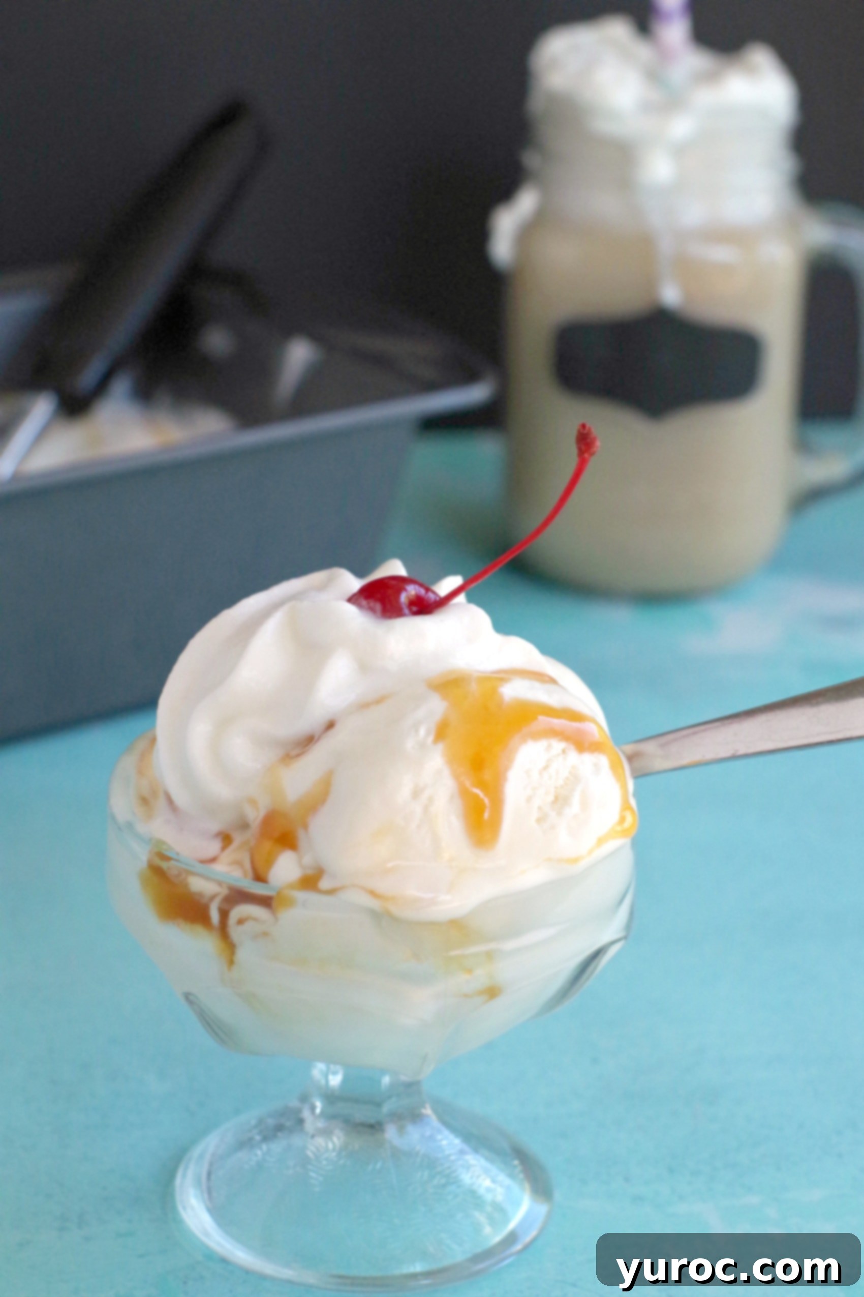 butterbeer ice cream in clear dish with butterbeer in the background