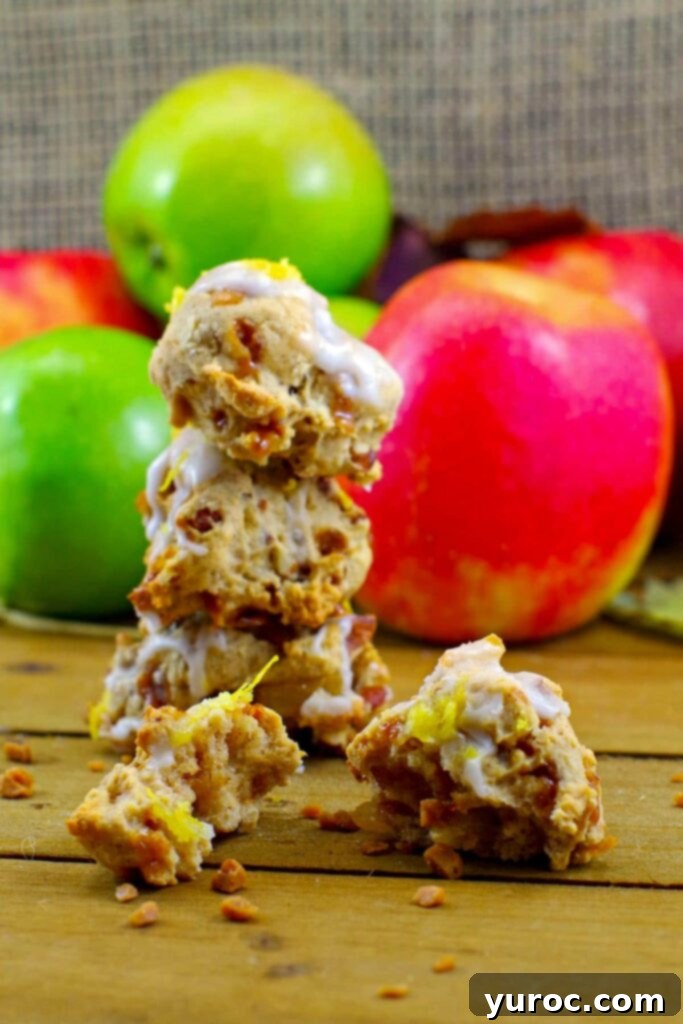 Efsane Karamelli Elmalı Kurabiyeler 4 award-winning apple pie cookies stacked with apples in background